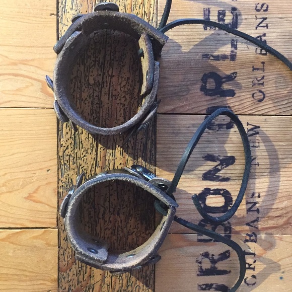 Upcycled leather cuff - Picture 3 of 8